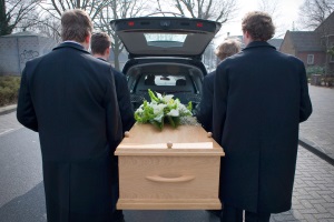 Trasportare cadaveri e chiedere l'autorizzazione alla cremazione